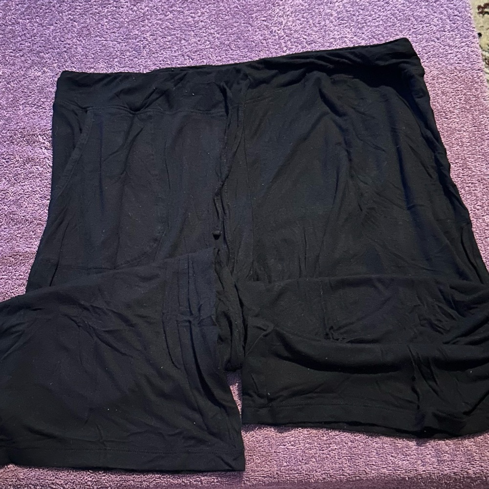 Black Wide-Leg Capri Lounge Pants